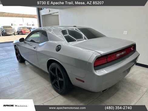 Used 2014 Dodge Challenger SXT image 10