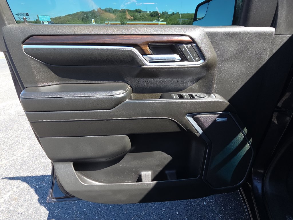 Used 2022 GMC Sierra 1500 SLT w/ SLT Convenience Package AWD/4WD image 14