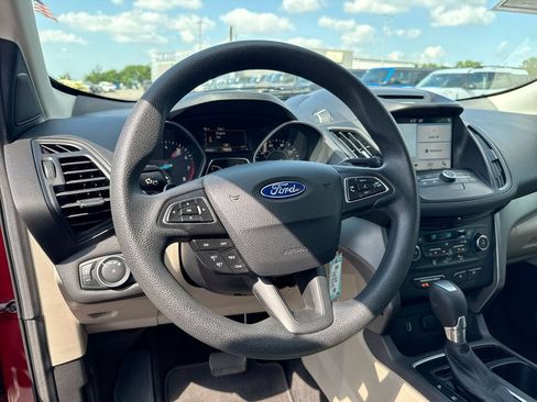 Used 2017 Ford Escape SE w/ Equipment Group 201A FWD image 11