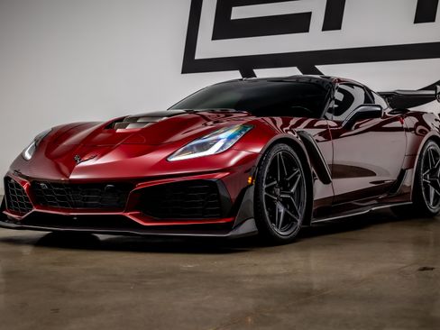 Used 2019 Chevrolet Corvette ZR1 RWD image 28