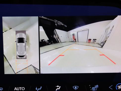 Used 2025 Chevrolet Equinox EV RS FWD image 21