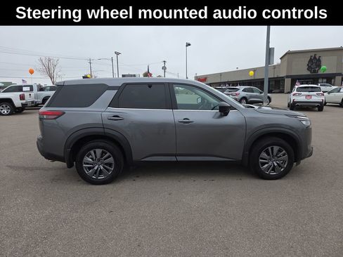 Used 2024 Nissan Pathfinder S image 8
