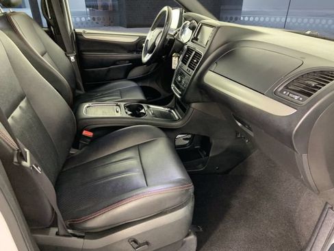Used 2019 Dodge Grand Caravan GT FWD image 16