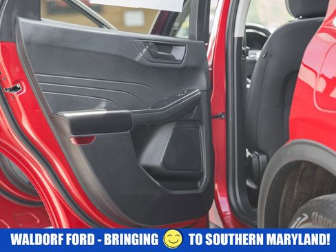 Used 2022 Ford Escape SE w/ SE Sport Appearance Package image 37