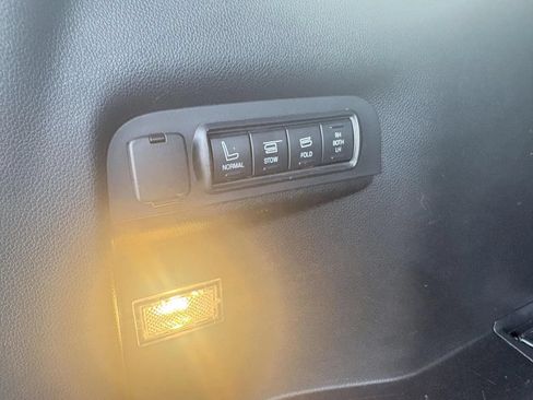 Used 2016 Ford Explorer Limited w/ Equipment Group 301A FWD image 10