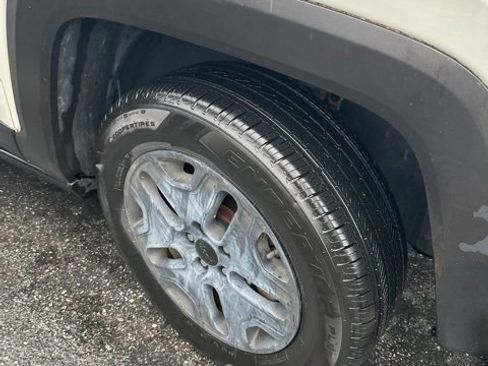 Used 2017 Jeep Renegade Trailhawk image 3