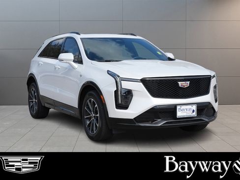 Used 2024 Cadillac XT4 Sport image 3