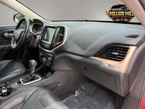 Used 2016 Jeep Cherokee Limited FWD image 19