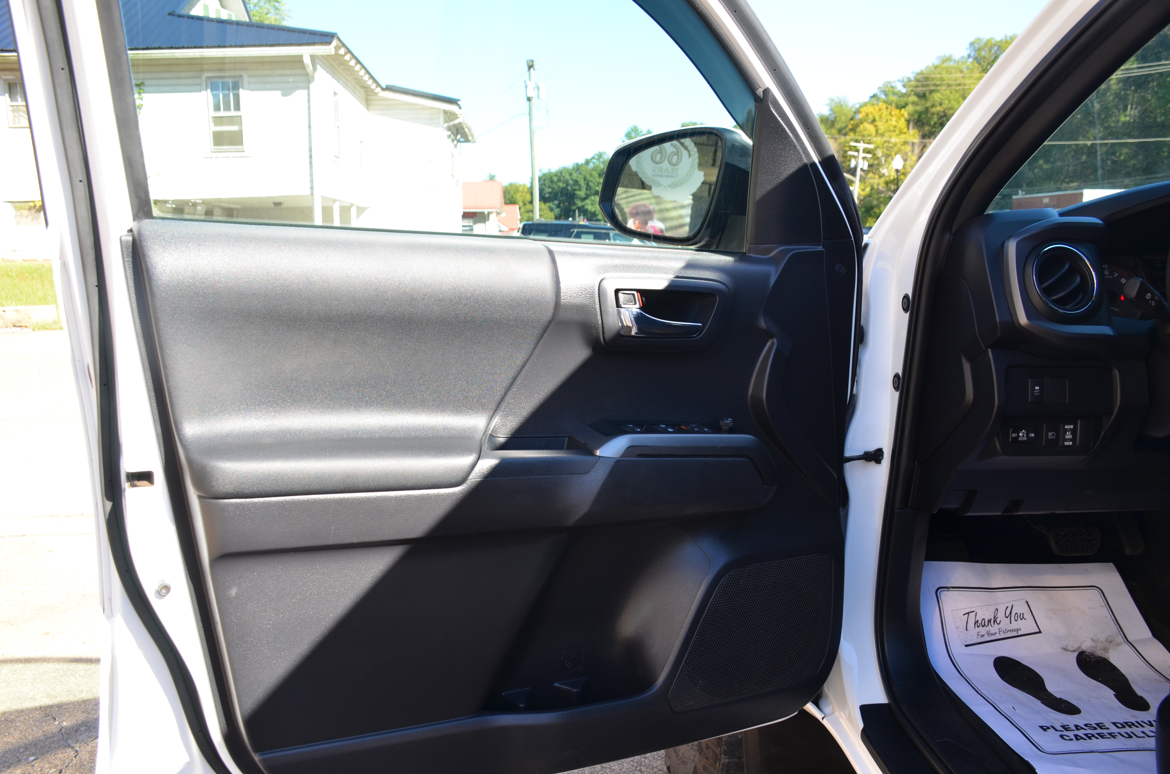 Used 2023 Toyota Tacoma TRD Off-Road w/ Technology Package AWD/4WD image 27