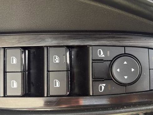 Used 2025 Nissan Rogue SV image 12