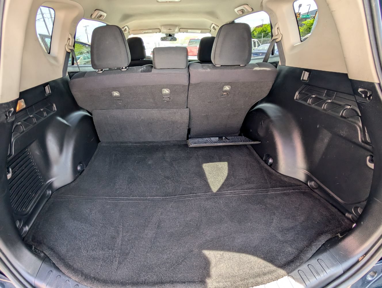 Used 2017 Toyota RAV4 LE FWD image 19