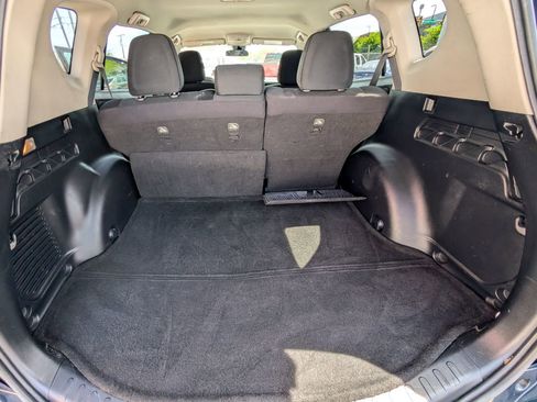 Used 2017 Toyota RAV4 LE image 19