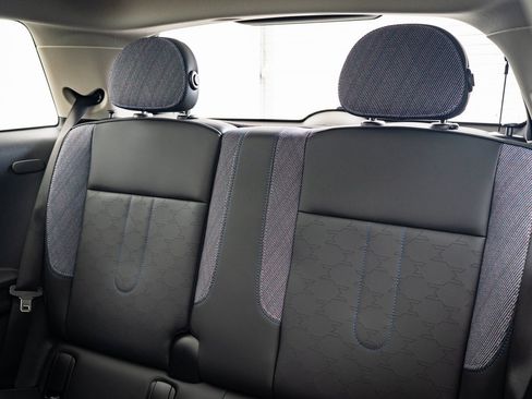 Certified 2025 MINI Cooper 2-Door Hardtop image 31