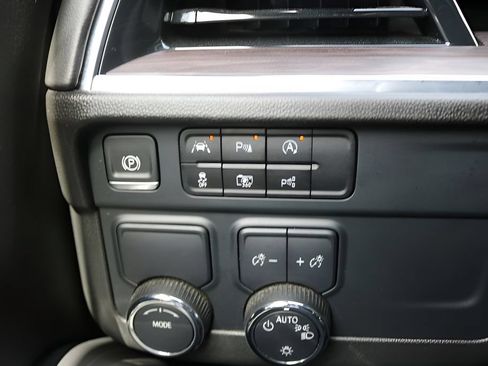 Used 2025 Chevrolet Tahoe LT RWD image 22