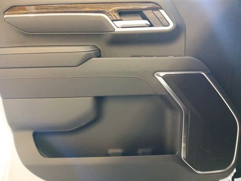 New 2025 GMC Sierra 2500 SLE w/ SLE Value Package; image 17