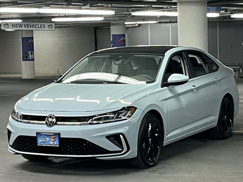 New 2026 Volkswagen Jetta SE image 3