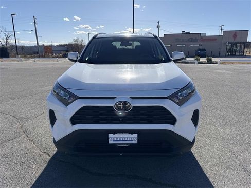 Used 2019 Toyota RAV4 LE image 8