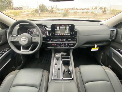 New 2025 Nissan Pathfinder Platinum w/ Cargo Package image 11