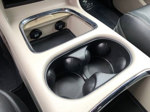 Used 2017 Dodge Grand Caravan SXT image 28