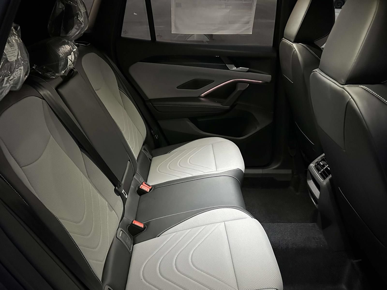 New 2026 Volkswagen Tiguan SE R-Line FWD image 15