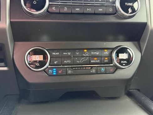 Used 2020 Ford Expedition XLT w/ Equipment Group 202A AWD/4WD image 20
