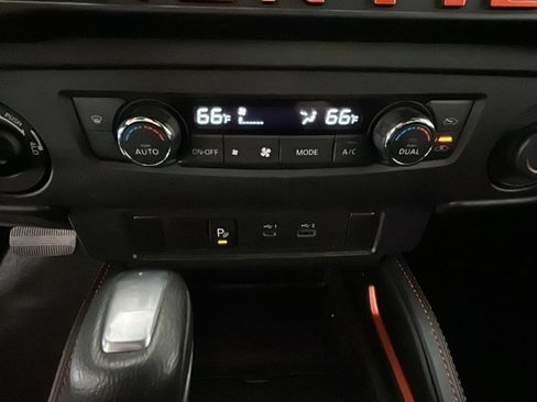 Used 2025 Nissan Frontier PRO-4X AWD/4WD image 26