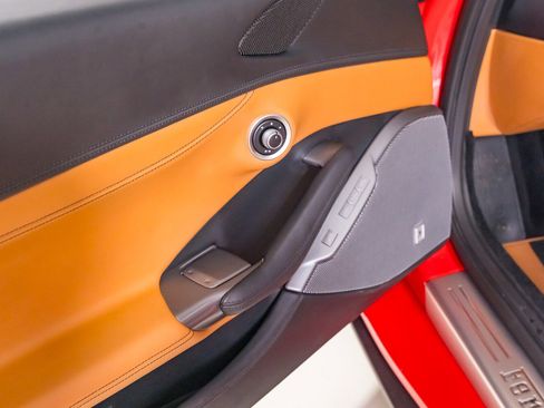 Used 2020 Ferrari Portofino RWD image 31