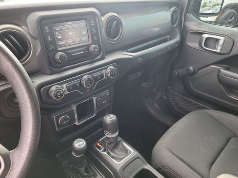 Used 2019 Jeep Wrangler Sport AWD/4WD image 14
