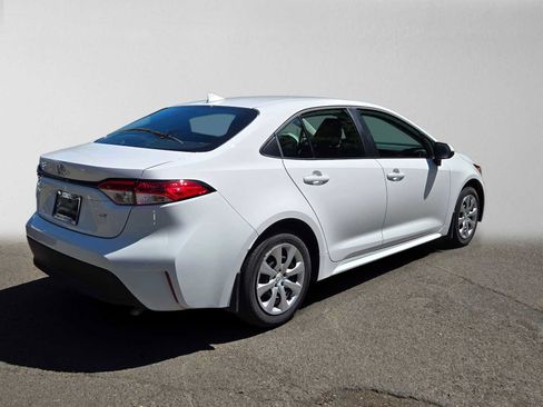 Used 2026 Toyota Corolla LE FWD image 3