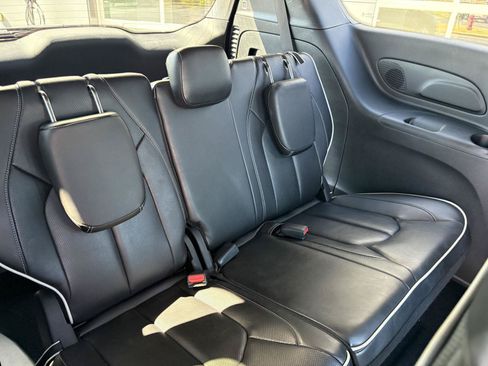 Used 2026 Chrysler Pacifica Limited FWD image 21