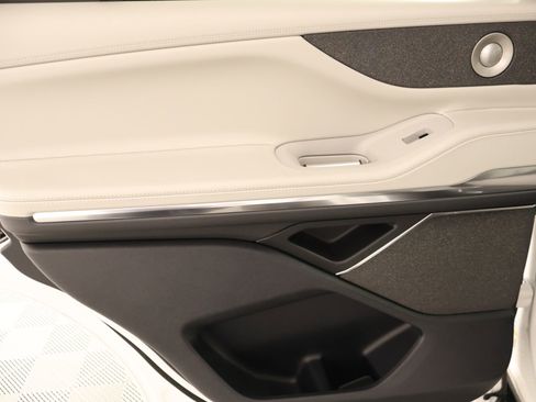 New 2026 Lincoln Navigator Reserve AWD/4WD image 19