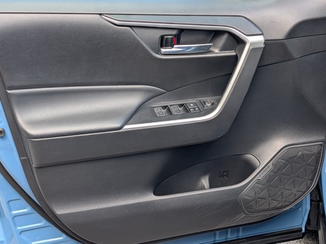 Used 2022 Toyota RAV4 SE AWD/4WD image 10
