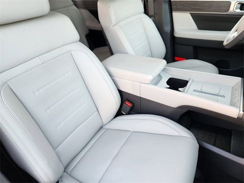 Certified 2025 Hyundai Santa Fe Calligraphy image 9