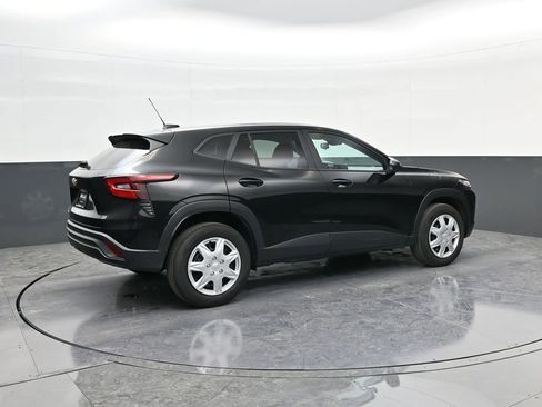 Used 2025 Chevrolet Trax LS image 8