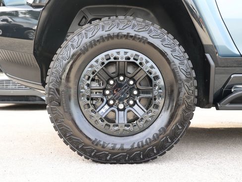 Used 2024 GMC Hummer EV 3X w/ Omega Edition image 67