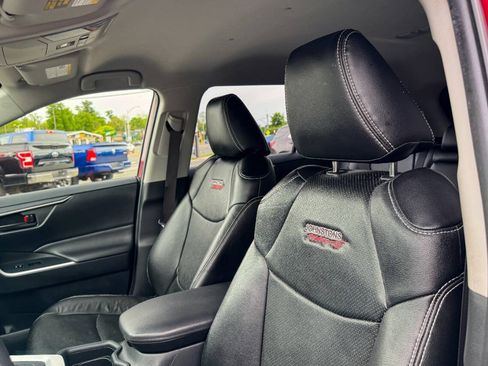 Used 2019 Toyota RAV4 LE w/ All Weather Liner Package AWD/4WD image 22