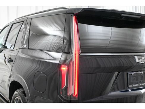 Used 2021 Cadillac Escalade Sport w/ Driver Assist Tech Package image 25