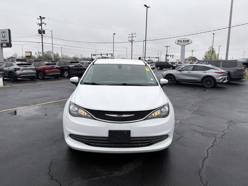 Used 2020 Chrysler Voyager LX FWD image 18