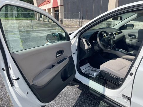 Used 2016 Honda HR-V LX image 13