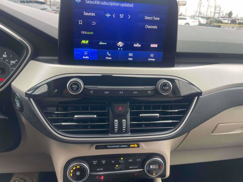 Used 2020 Ford Escape SE image 8