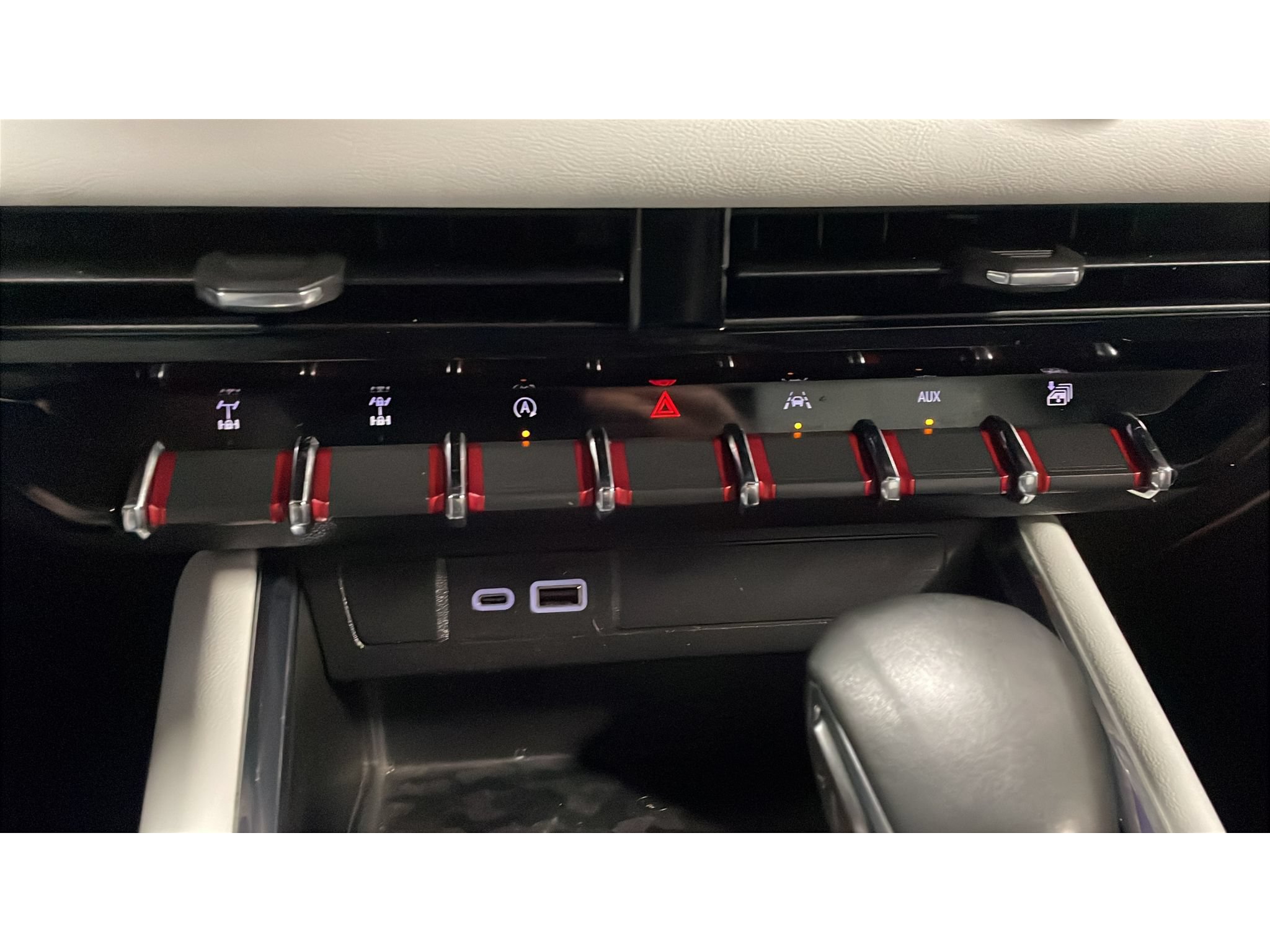 Used 2024 GMC Canyon AT4X AWD/4WD image 13