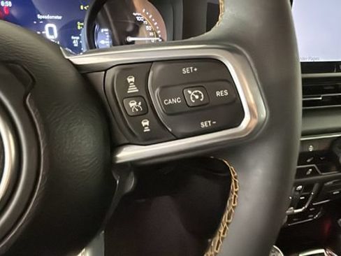 Used 2024 Jeep Wrangler Unlimited Sahara AWD/4WD image 16