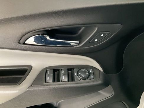 Used 2021 Chevrolet Equinox LS w/ LS Convenience Package image 5