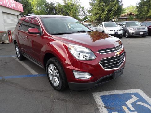 Used 2017 Chevrolet Equinox LT w/ Convenience Package image 2