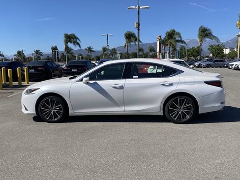 Used 2024 Lexus ES 350 w/ Premium Package FWD image 2