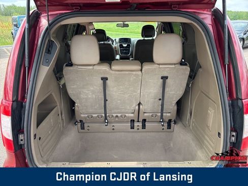 Used 2012 Chrysler Town & Country Touring w/ Entertainment Group #1 FWD image 16