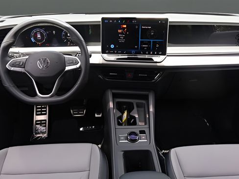 Certified 2025 Volkswagen Tiguan SE R-Line AWD/4WD image 14