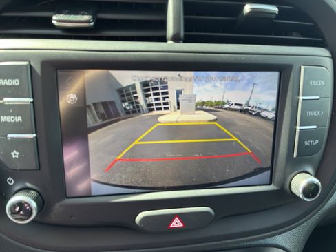 Used 2025 Kia Soul LX w/ LX Technology Package FWD image 13