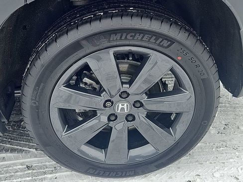 Used 2025 Honda Pilot Sport image 8