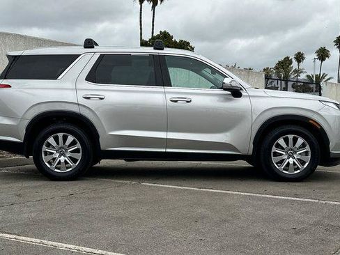 Certified 2025 Hyundai Palisade SEL FWD image 3